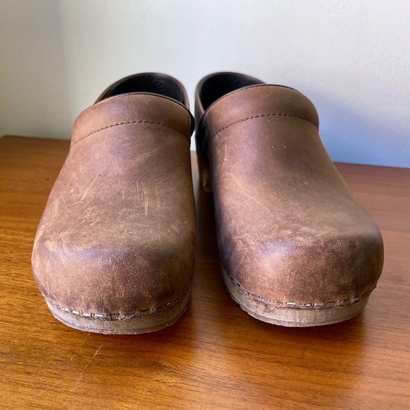 [US 8.5/EU 39] Sanita Julie Clogs — Antique Brown oiled leather - Picture 8 of 15